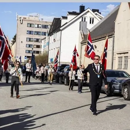 Koselig I Sentrum 5 Soveplasser Gratis Parkering Og Gratis Internett