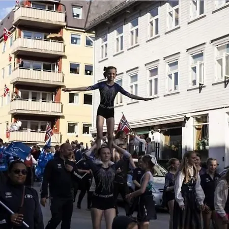 Koselig I Sentrum 5 Soveplasser Gratis Parkering Og Gratis Internett *